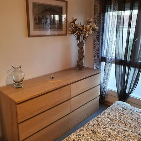 Apartment Cosy Et Climatise Pour 1 A 4 Personnes 150m Place Gambetta Casteljaloux